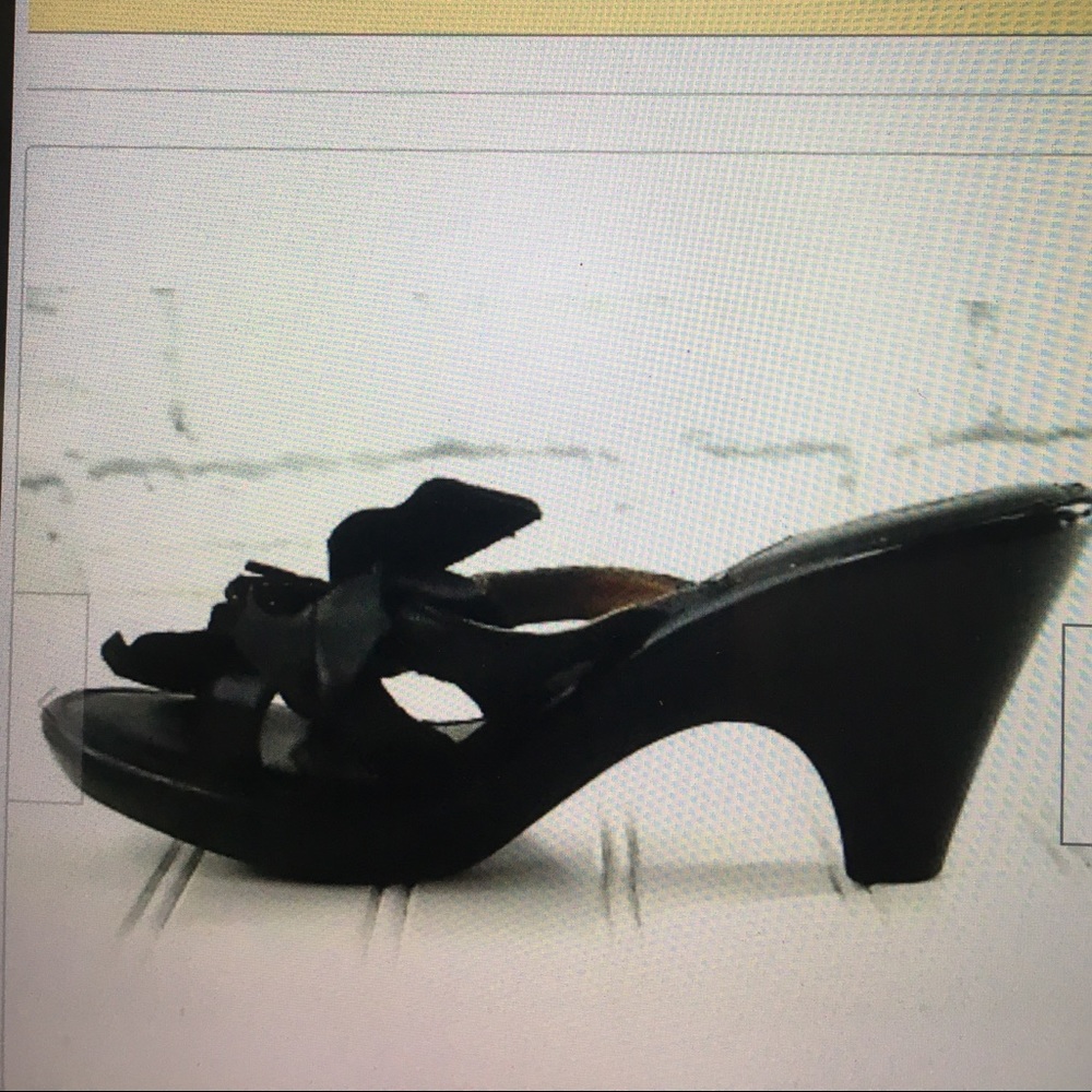 Born black floral leather heeled sandals Sz 8